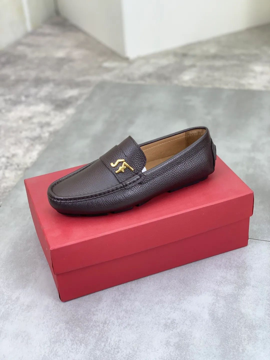 Men's Men's Shoes 💰P380💰【New Style】Water-dyed Pigli 🆘【Salvatore Ferragamo】Men's latest casual beanie shoes! Available at counters simultaneously! The fabric is made of specially imported original calfskin, and the interior is made of imported water-dyed pigskin. It is absolutely luxurious and leads the fashion trend. Matching code: 38-45 3️⃣colors available